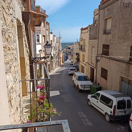Tranquil And Spacious Townhouse In Historical And Picturesque Cervera Del Maestre エクステリア 写真