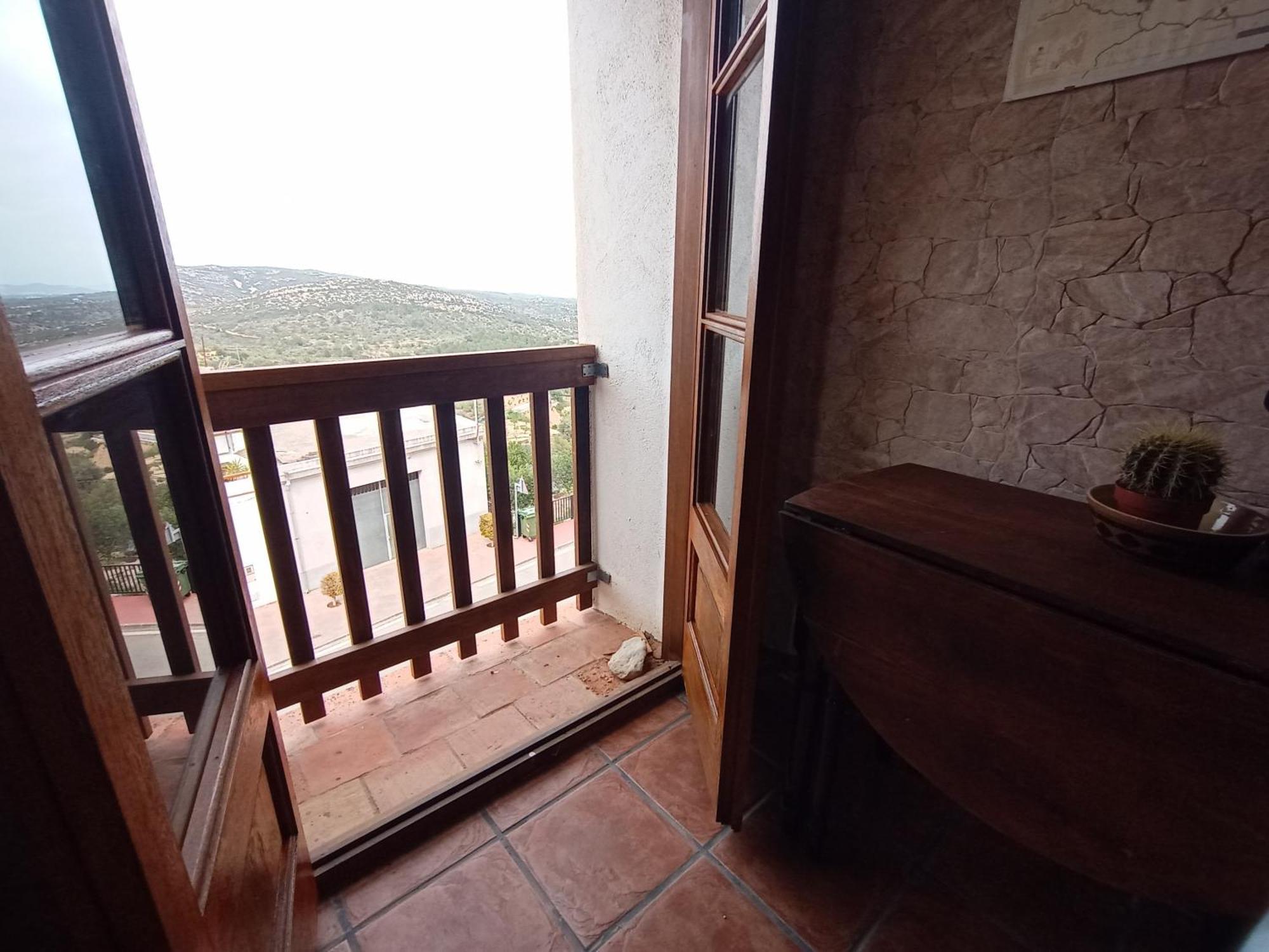 Tranquil And Spacious Townhouse In Historical And Picturesque Cervera Del Maestre エクステリア 写真